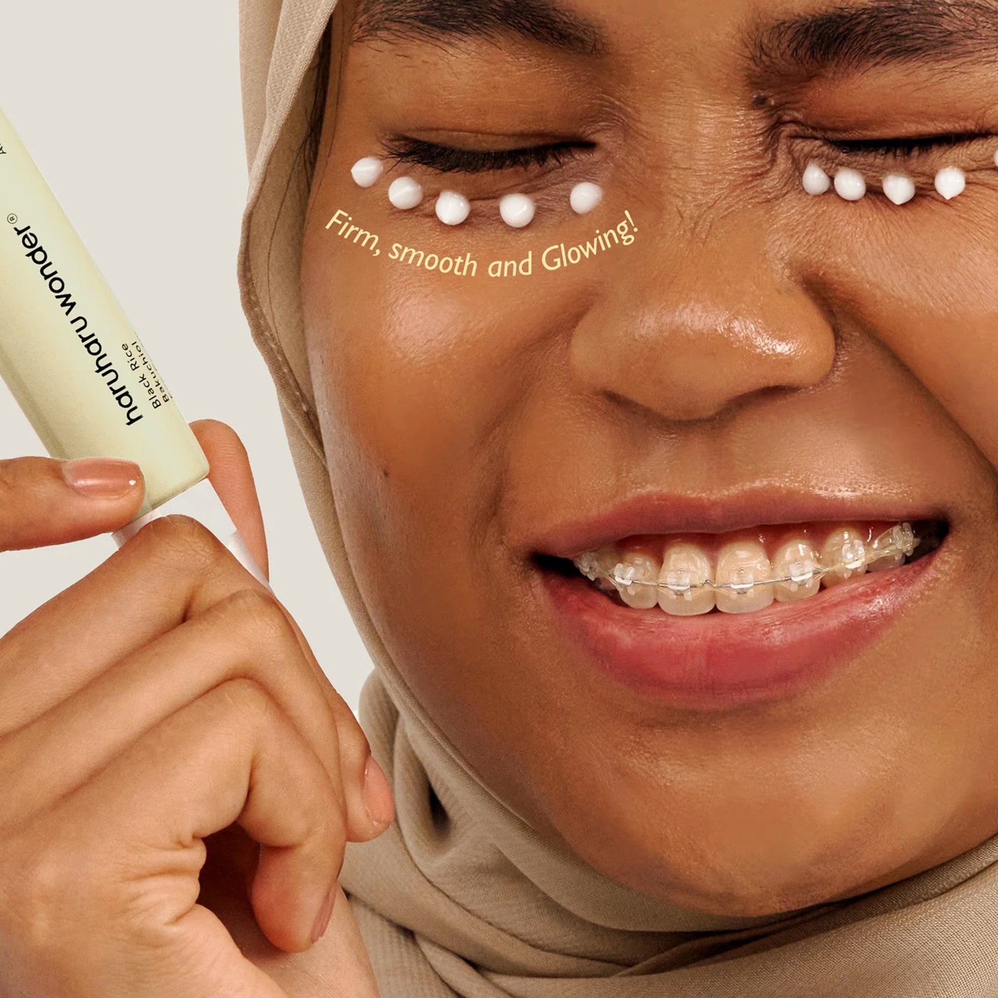 A sophisticated white jar of OOTD Snail Mucin Lifting Cream featuring premium moisturizing and intensive rejuvenation properties.