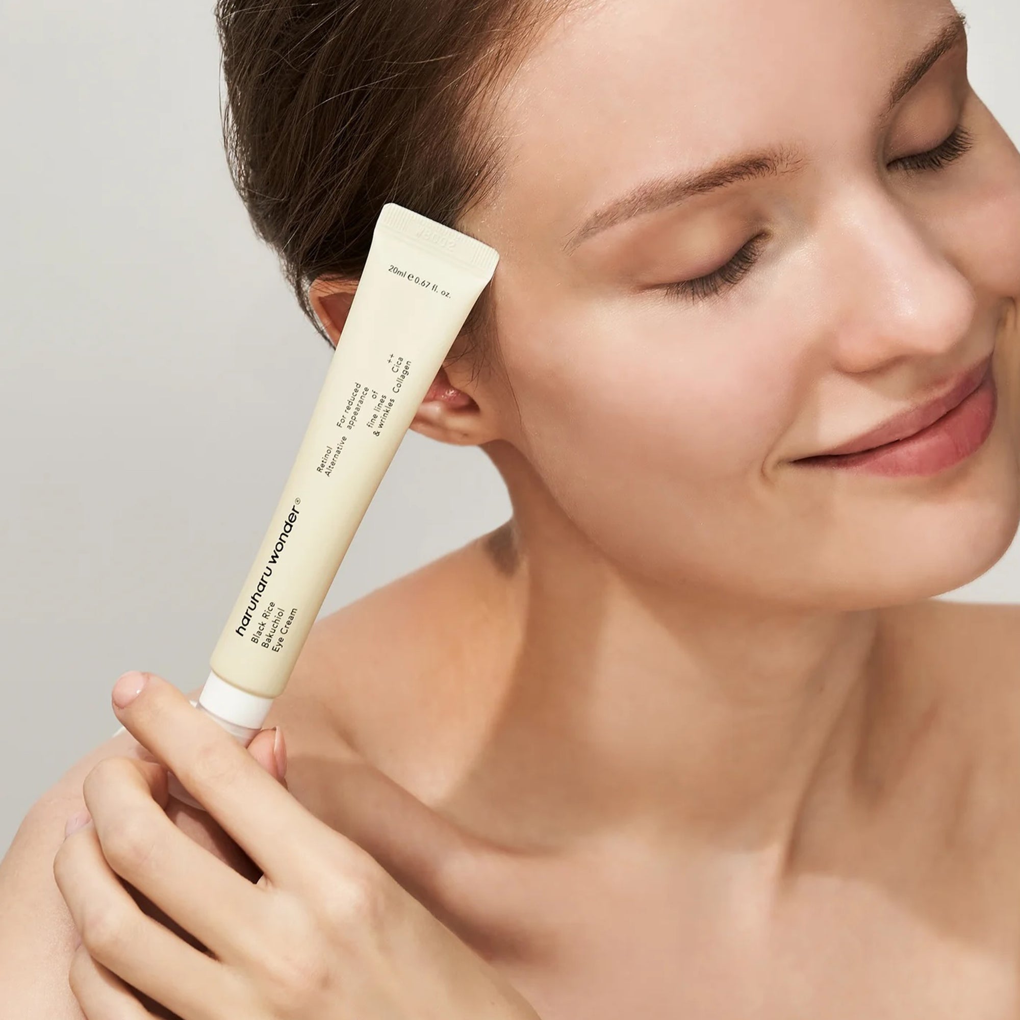 A white jar of OOTD Snail Mucin Lifting Cream with advanced skincare technology for comprehensive elasticity and anti-aging excellence.