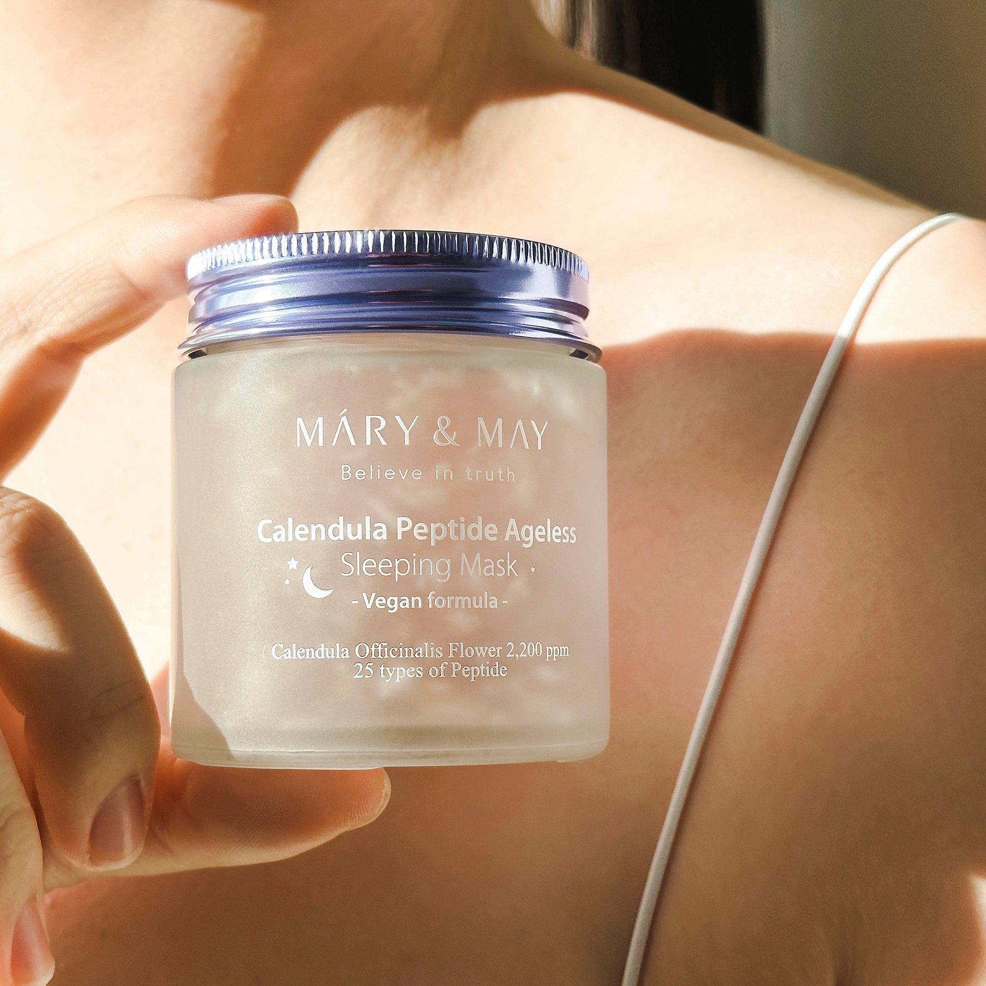 A sophisticated white jar of OOTD Snail Mucin Lifting Cream featuring premium moisturizing and intensive rejuvenation properties.