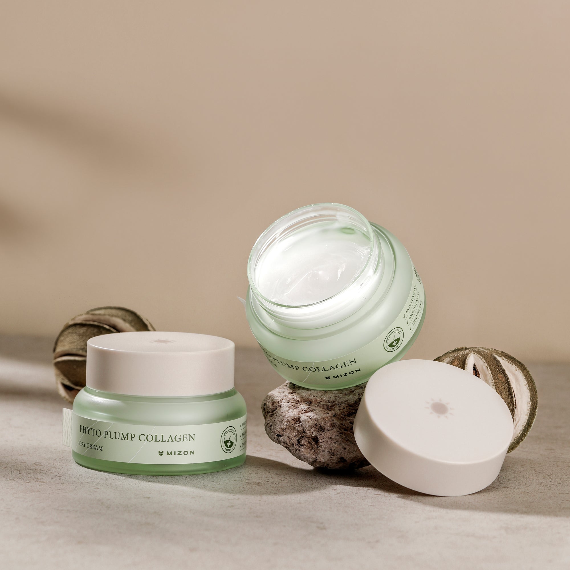 Mizon Phyto Plump Collagen Day Cream in open and closed jars on natural stone.