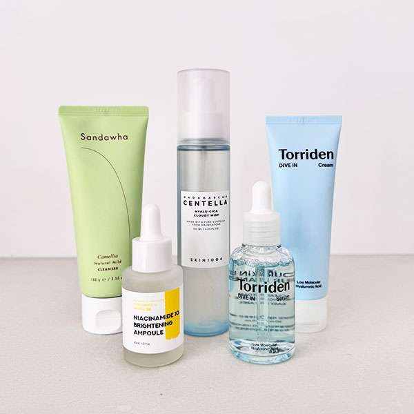 Explore the Skin Flooding Kit for Oily and Combination Skin, featuring five hydrating skincare products such as creams, serums, and sprays from renowned brands like Sandawha, Skin1004, and Torriden. Uncover the ideal hydrating serum for oily skin among these expertly selected items that provide balanced hydration without excess oil.